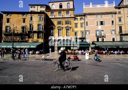 L'Italie, Vénétie, Vérone, Piazza Bra Banque D'Images