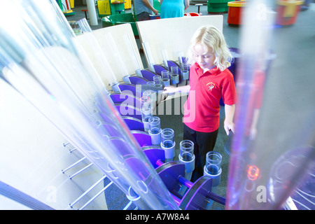 Sciences Techniquest centre d'activités pour toute la famille du sud de la baie de Cardiff au Pays de Galles HJ Banque D'Images