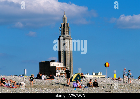 France, Seine Maritime, Le Havre, la plage et la tour de phare Banque D'Images