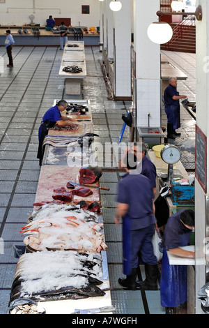 Une salle supplémentaire est réservée aux poissons dans la salle du marché, Funchal, Madère, Portugal Banque D'Images