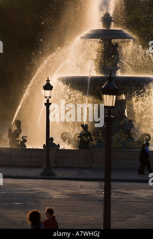 Fontaine des mers Fontain de mers de la Place de la Concorde Paris France Banque D'Images