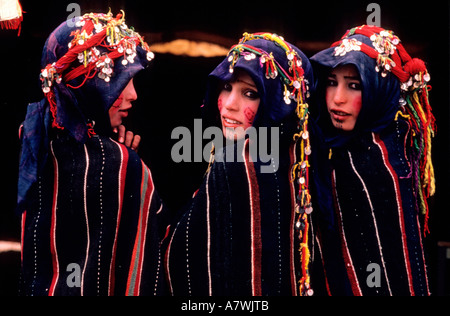 Le Maroc, Haut Atlas, Imilchil, jeune fille berbère des Aït Haddidou durant la tribu Moussem de mariage (festival) Banque D'Images