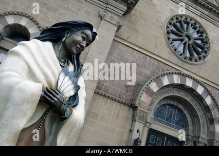 Sculpture représentant Kateri Tekakwitha 1656 1680 premier Américain à être promu un saint catholique Banque D'Images