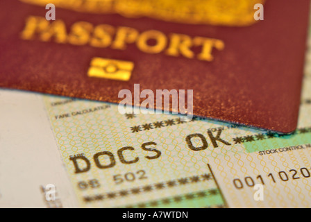 Passeport biométrique et DOCS OK d'embarquement Banque D'Images