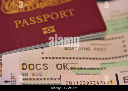 Passeport biométrique et DOCS OK d'embarquement Banque D'Images