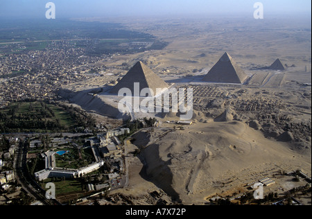 Égypte, Ancien Empire, Antenne de pyramides de Gizeh à côté de Le Caire Banque D'Images