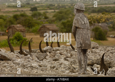 Tombeau Antandroy. Des tombes décorées habituellement avec "aloalo" . Zone de forêt épineuse. Madagascar Banque D'Images