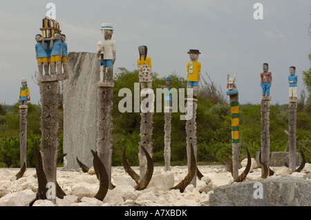 Tombeau Antandroy. Des tombes décorées habituellement avec "aloalo" . Zone de forêt épineuse. Madagascar Banque D'Images