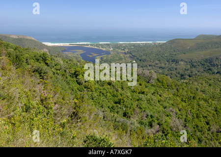 Une vue panoramique de la vallée de la nature le long de la Garden Route en Afrique du Sud. Banque D'Images