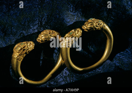 L'Afghanistan, tête de lion Cornu, Gold bracelets des artefacts de Tillya Tepe trouver, six tombes des nomades de Bactriane Banque D'Images