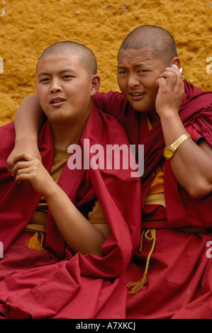 Les moines du monastère de Songzhanling. Zhongdian. La préfecture autonome tibétaine de Xian de dêqên. La province du Yunnan. Chine Banque D'Images