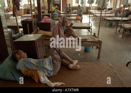 L'Asie, Philippines, l'île de Panay, Santa Barbara, l'homme souffrant de la lèpre en commun Ward à l'Ouest de Visayas Sanitarium Banque D'Images