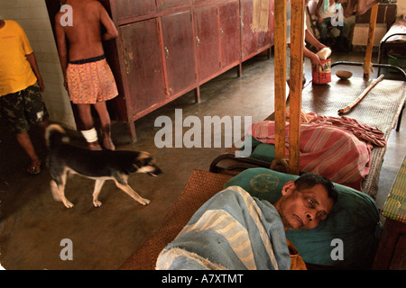 L'Asie, Philippines, l'île de Panay, Santa Barbara, l'homme souffrant de la lèpre en commun Ward à l'Ouest de Visayas Sanitarium Banque D'Images