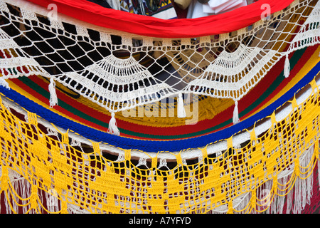 Close up detail of colorful hamac suspendu à un décrochage de l'artisanat dans la ville de San Salvador République d'El Salvador Amérique Centrale Banque D'Images