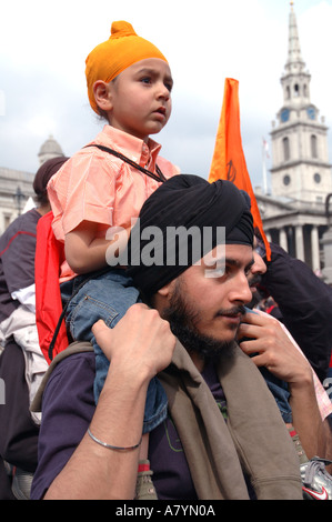 La communauté sikhe célébrer Vaisakhi à Trafalgar Square Londres Avril. Banque D'Images