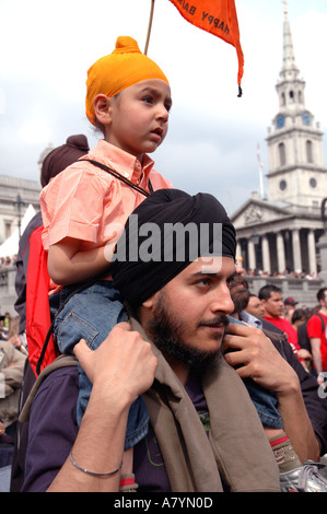 La communauté sikhe célébrer Vaisakhi à Trafalgar Square Londres Avril. Banque D'Images