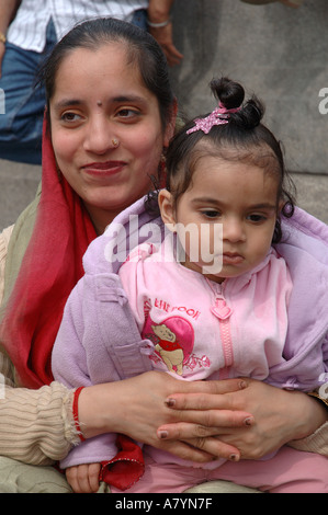 La communauté sikhe célébrer Vaisakhi à Trafalgar Square Londres Avril . Banque D'Images