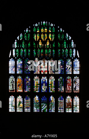 Abbaye de Sherborne dans le Dorset Angleterre montrant le vitrail de la fenêtre de l'Ouest Banque D'Images