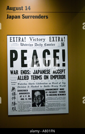 USA, Ohio, Indépendance, US gros titre de journal de fin de WW2 Truman Presidential Museum & Library Banque D'Images