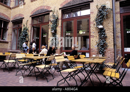 Allemagne, Berlin, Barcomi's café terrasse à Sophie Gips Höfe, Sophienstrasse 21 Banque D'Images