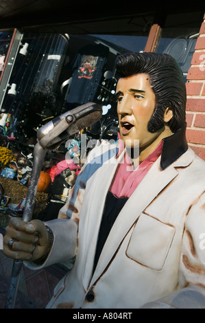 USA, New York, Nashville : chanter Elvis statue sur Broadway inférieur Banque D'Images