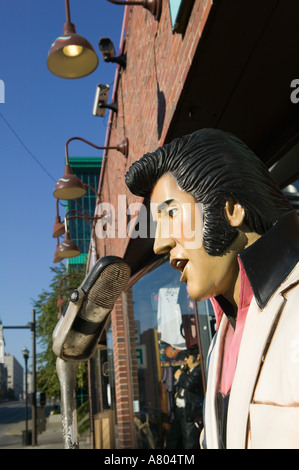 USA, New York, Nashville : chanter Elvis statue sur Broadway inférieur Banque D'Images