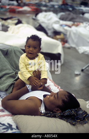 Houston, Texas - victimes de l'ouragan Katrina, déplacées vivent dans l'Astrodome de Houston, TX. Banque D'Images