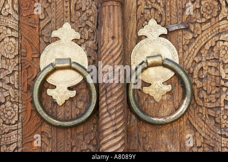 Close Up de poignées de porte en mosquée Juma Banque D'Images