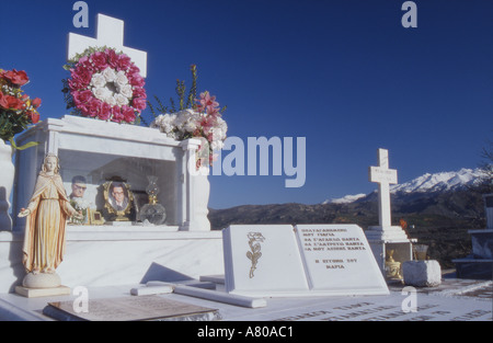 Grèce Crète occidentale orthodoxe grec cimetière du village Banque D'Images