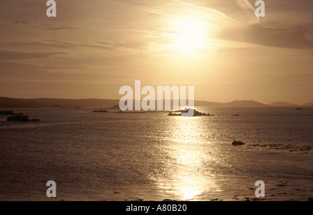 Lever de soleil sur les îles Scilly, vu de l'île de Tresco dans les îles Scilly Cornwall Angleterre Grande-Bretagne Banque D'Images