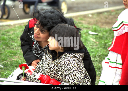 Grand-mère et petite-fille de 48 ans et 7 Le Cinco de Mayo. St Paul Minnesota USA Banque D'Images