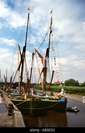 La rivière Thames Barges Alde Rogue près de Suffolk Aldeburgh Angleterre Angleterre Europe Banque D'Images