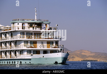 L'Egypte, la Nubie, le lac Nasser, Rue Kasr Ibrim bateau de croisière Banque D'Images