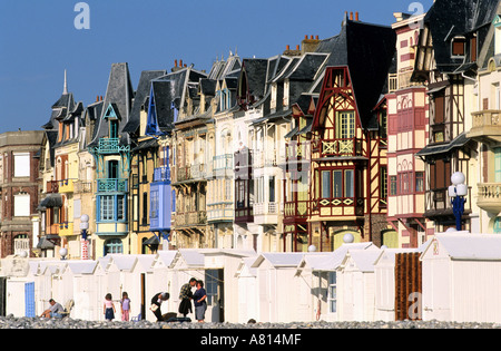 France, Picardie, Somme Maritime, Mers Les Bains, la plage et les villas du xixe siècle Banque D'Images