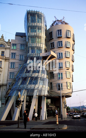 République tchèque, Prague, Nove Mestro, quai Rasin, la maison qui danse par les architectes Franck Gehri et Milunic Banque D'Images