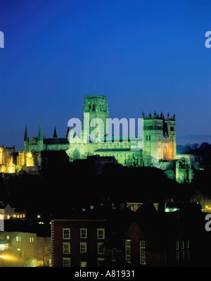 Cathédrale de Durham de nuit vue du nord ouest, de la ville de Durham, Durham Co., England, UK. Banque D'Images