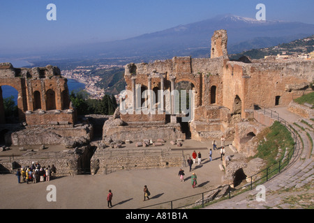 Italie Sicile Taormina Il Teatro Greco amphithéâtre grec l'Etna à distance Banque D'Images