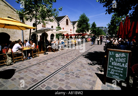 France, Paris, nouveaux quartiers, Bercy, cour Saint Emilion et ses terrasses Banque D'Images