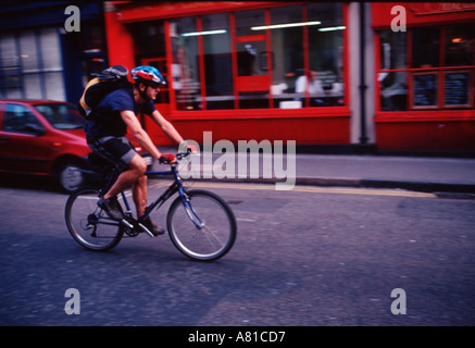 Excès de cycliste à Londres en Angleterre Banque D'Images