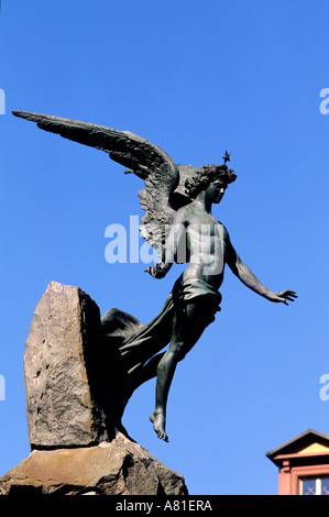 L'Italie, région du Piémont, ville de Turin, la Piazza Statuto, un ange sculpté par Belli Banque D'Images