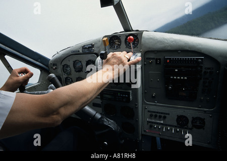 Pilotage et pilote de l'hydravion de loutres de Prince Rupert en Colombie-Britannique Banque D'Images