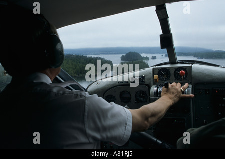 Pilotage et pilote de l'hydravion de loutres de Prince Rupert en Colombie-Britannique Banque D'Images