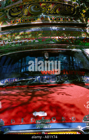 L'Azad Cachemire Pakistan Gilgit transports detail of decorated bus Bedford/ Banque D'Images