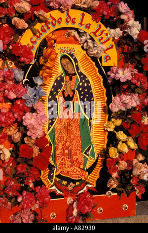 L'Art Mexicain, affichage floral pour la Vierge de Guadalupe Banque D'Images