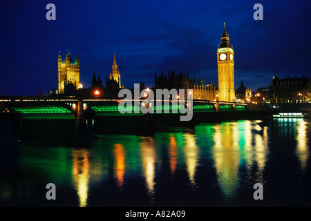 Big Ben et Westminster Bridge over River Thames at night Banque D'Images