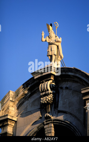 La Croatie, Dalmatie du Sud, Dubrovnik, église Saint Blaise, statue de Saint Blaise, tenant dans sa main Dubrovnik Banque D'Images