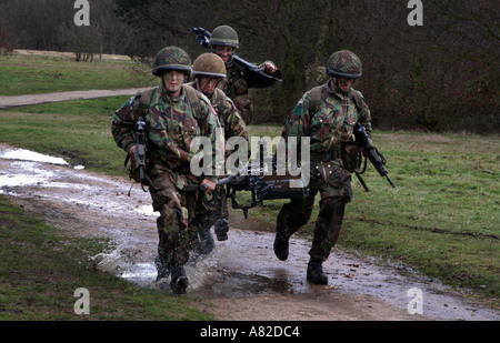 Les préparatifs de guerre de l'Iraq, Colchester, casernes de l'Angleterre. 2003 3 Para 16 Brigade d'assaut aérien montrent leur kit. Banque D'Images