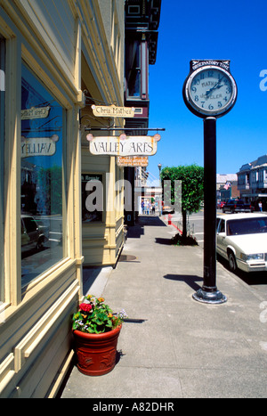 Bâtiments victoriens et réveil sur la rue principale de la Californie Ferndale Banque D'Images