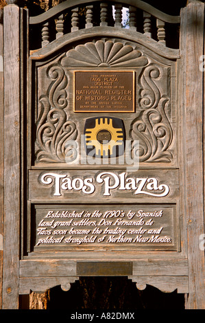 Taos Plaza signe et registre national des endroits historiques du Nouveau-Mexique Taos plaque Banque D'Images