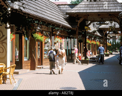 Passage par la rue principale de Zakopane Krupowki Pologne Banque D'Images